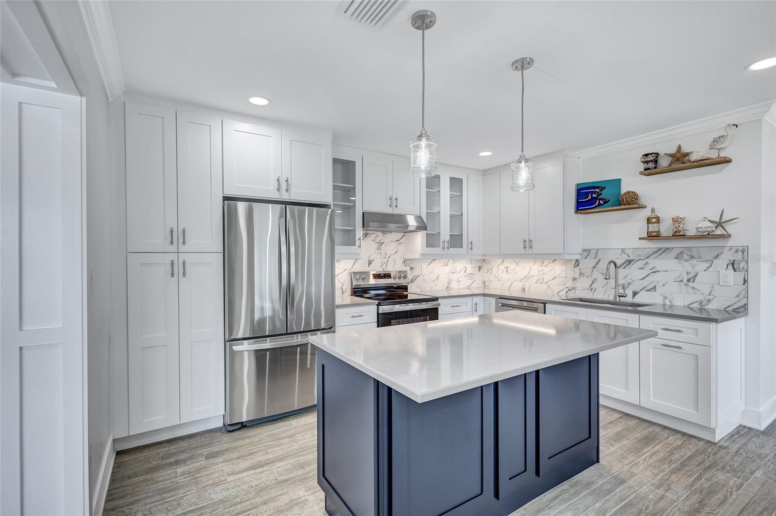 Image 14 of 41 For 4321 Sunrise Drive S