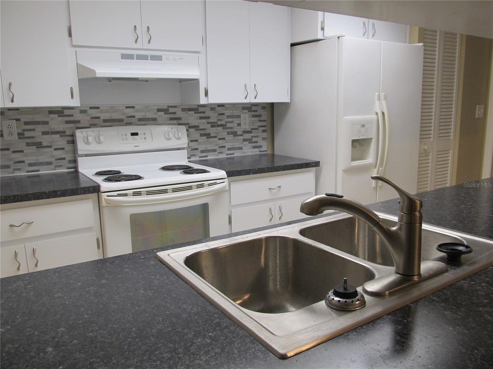 Image 4 of 14 For 11275 90th Terrace