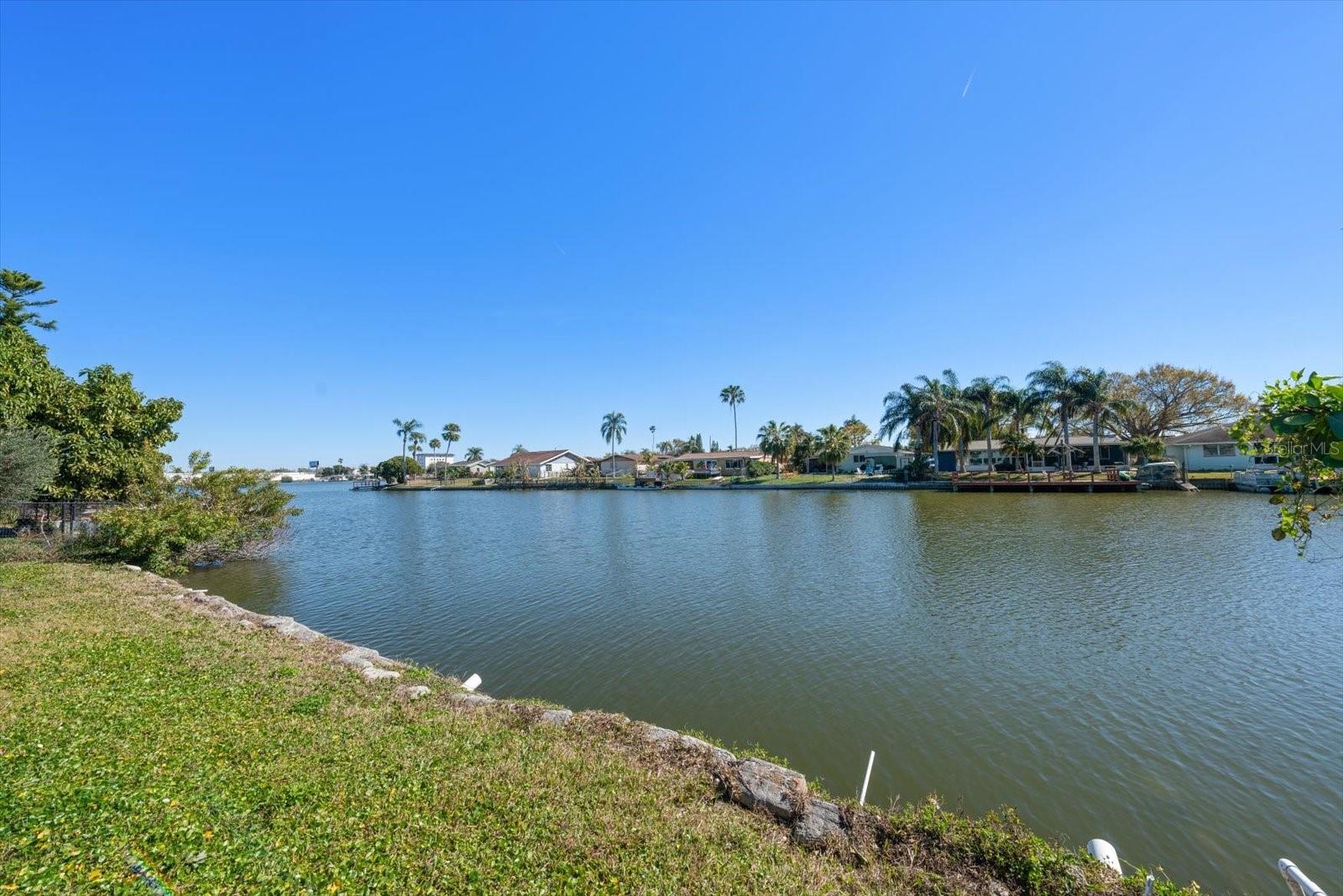 Listing photo id 11 for 4120 Sunray Drive