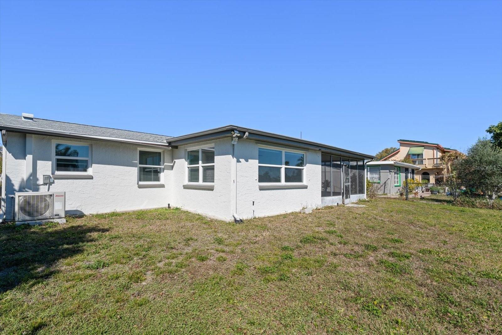 Listing photo id 13 for 4120 Sunray Drive