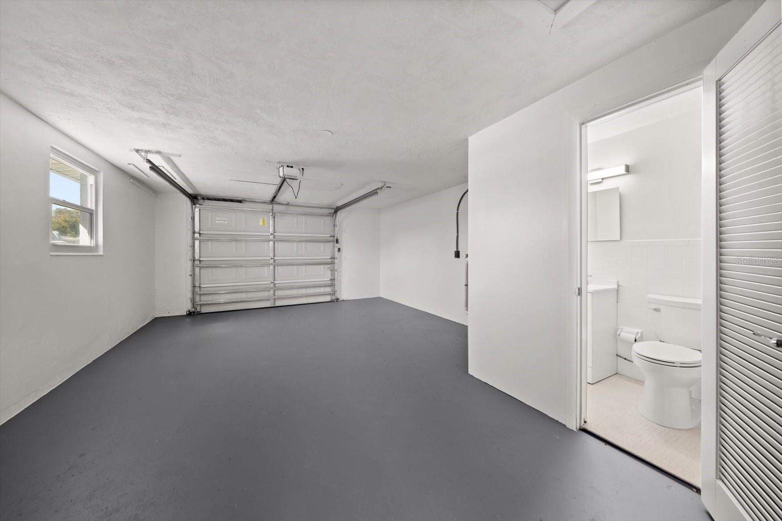 Listing photo id 16 for 4120 Sunray Drive