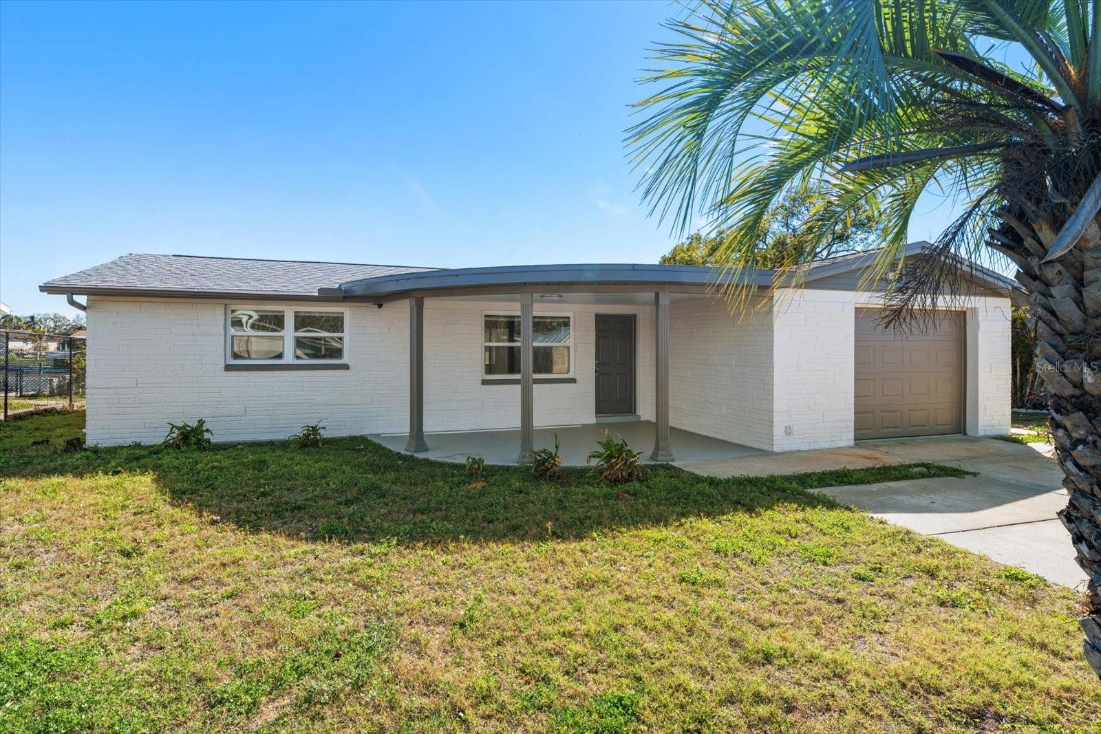 Listing photo id 0 for 4120 Sunray Drive