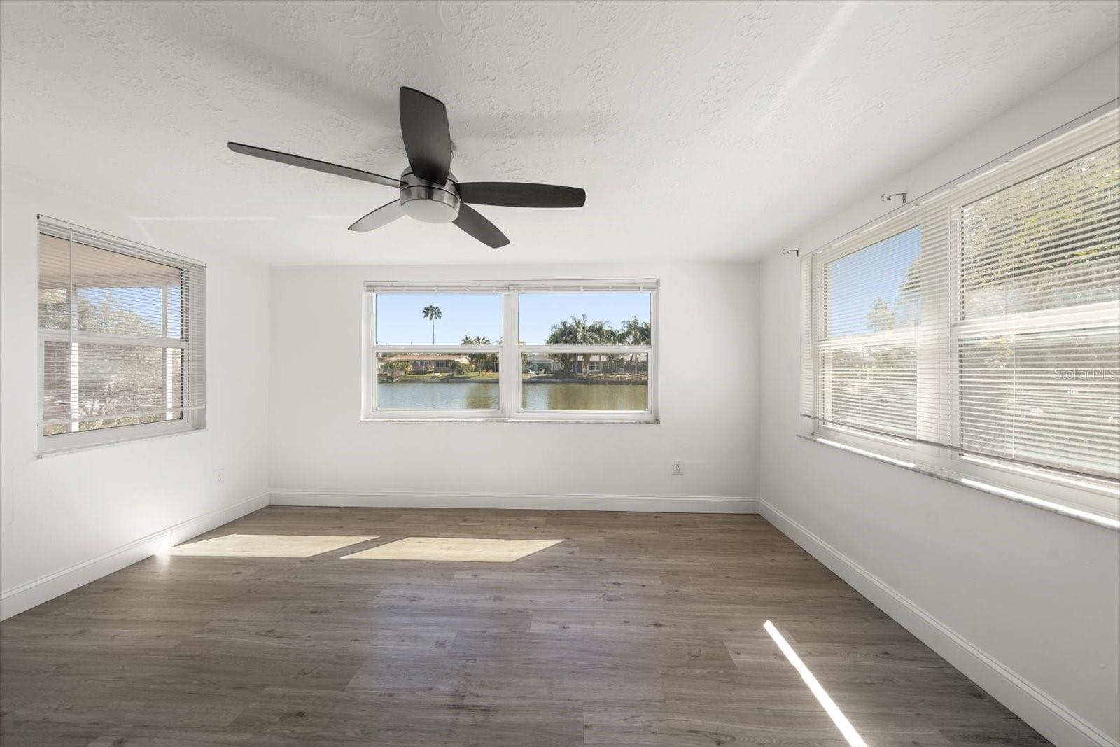 Listing photo id 20 for 4120 Sunray Drive