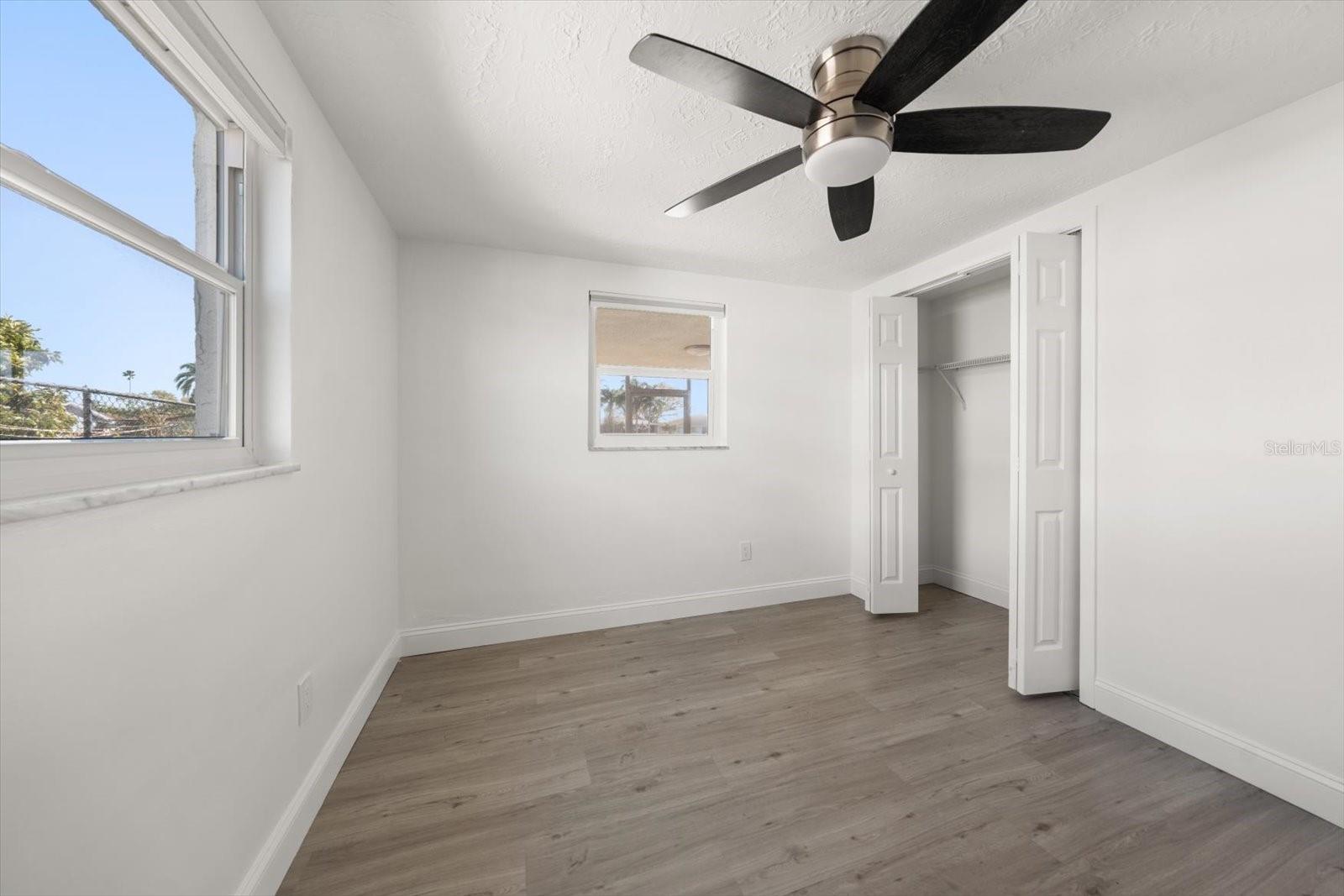 Listing photo id 25 for 4120 Sunray Drive