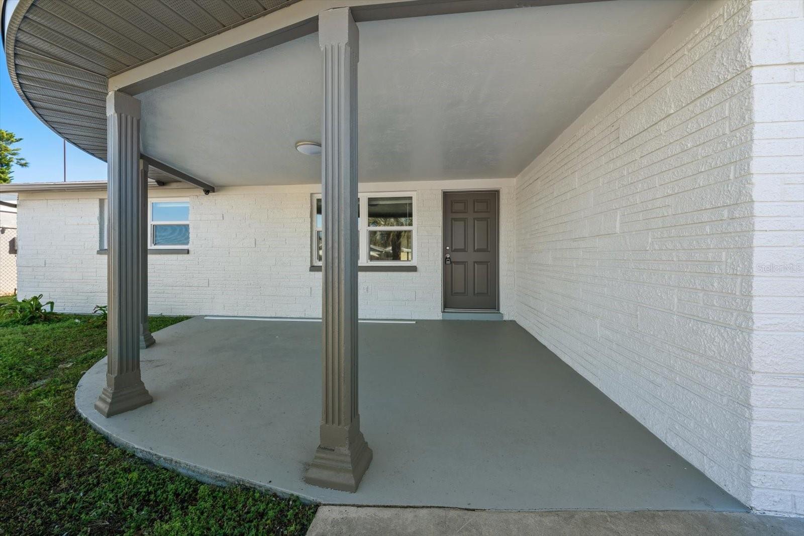 Listing photo id 1 for 4120 Sunray Drive