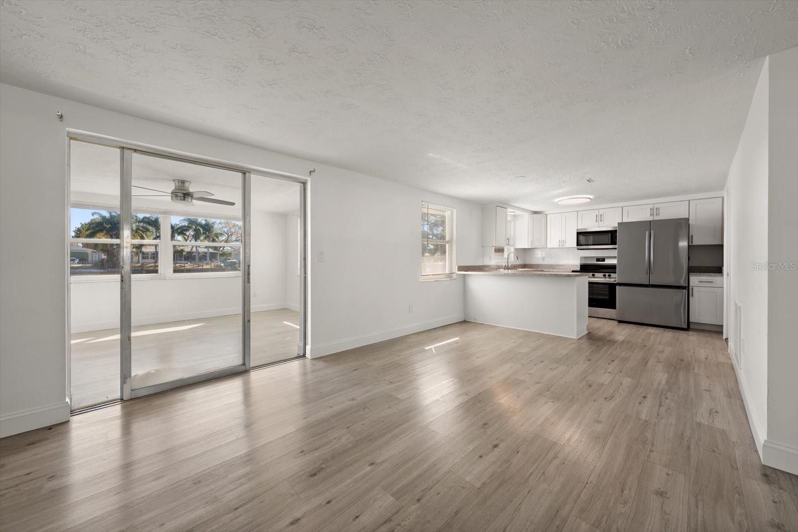 Listing photo id 29 for 4120 Sunray Drive