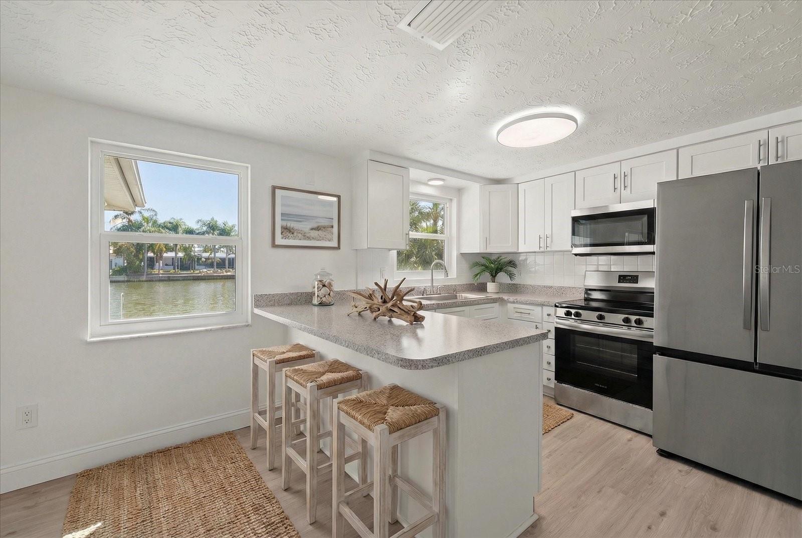 Listing photo id 5 for 4120 Sunray Drive