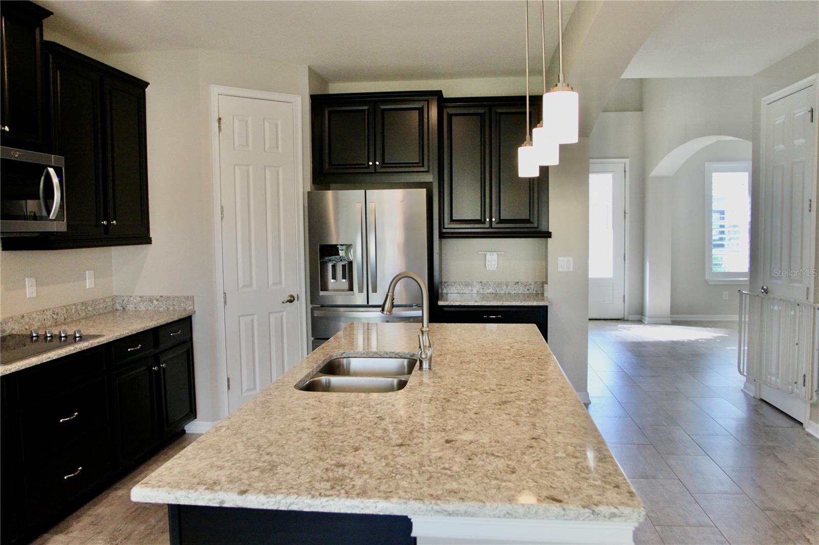 Image 5 of 40 For 5412 Camberwell Lane