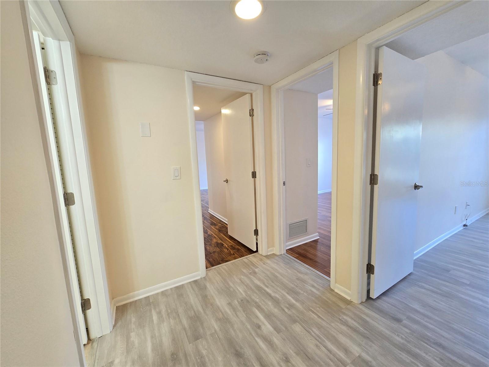 Image 22 of 53 For 3031 Countryside Boulevard 35c