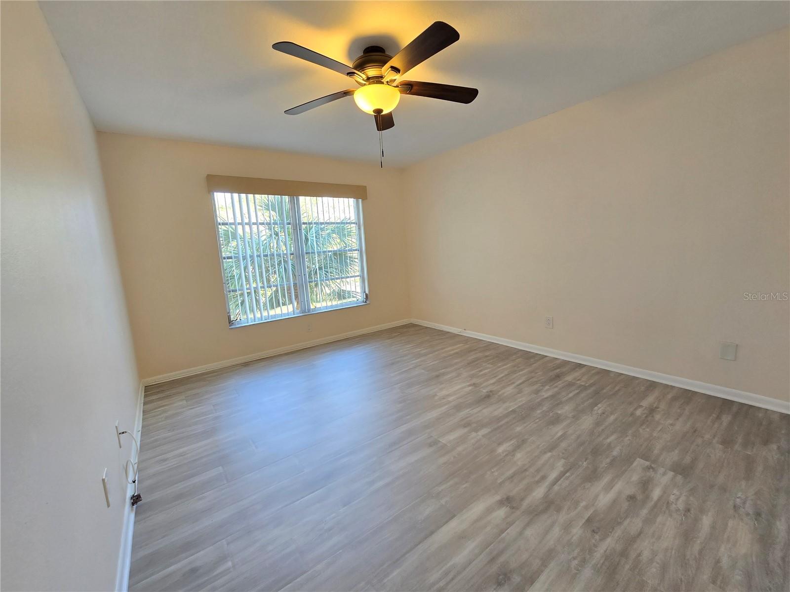 Image 24 of 53 For 3031 Countryside Boulevard 35c