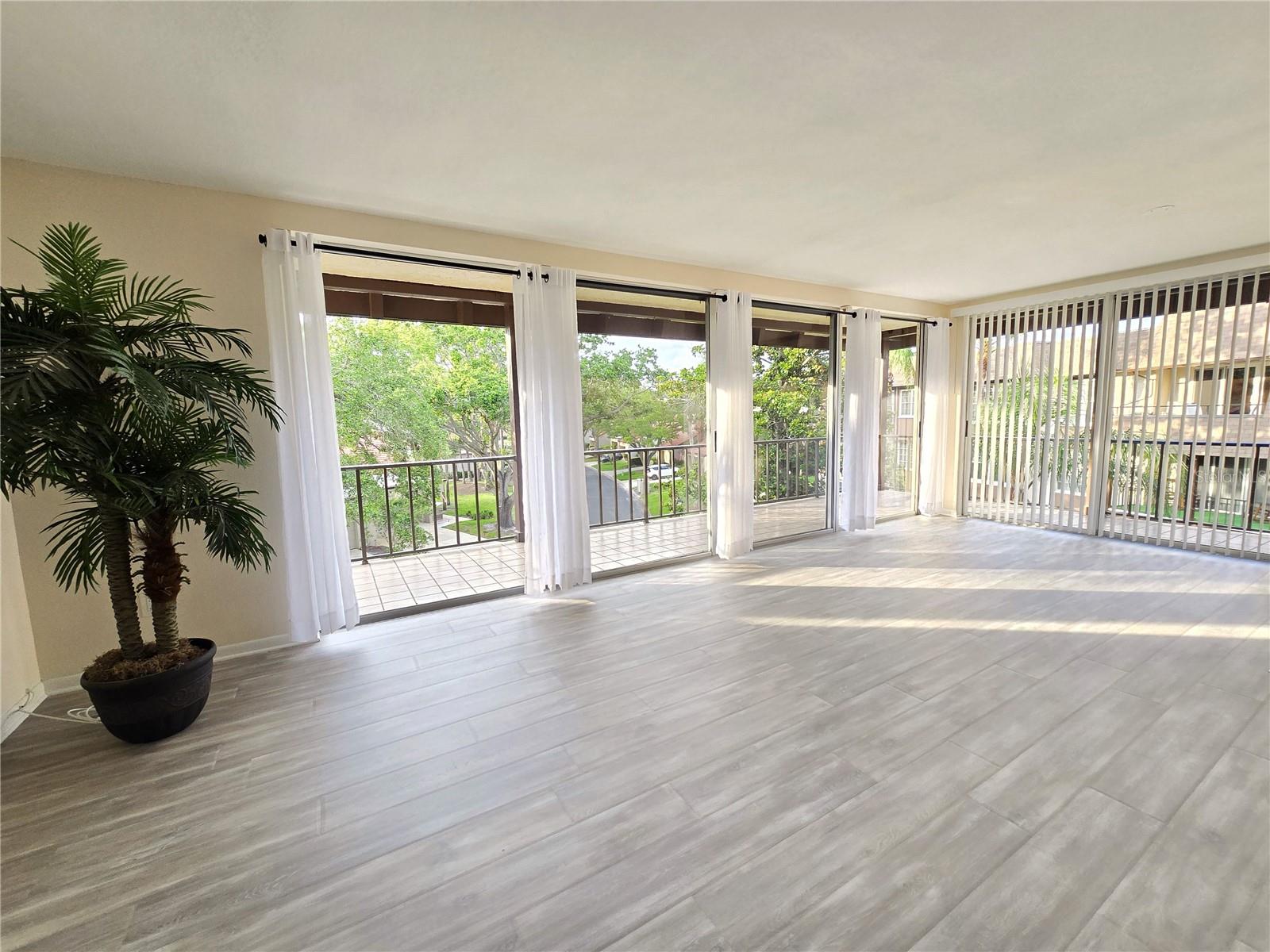 Image 7 of 53 For 3031 Countryside Boulevard 35c