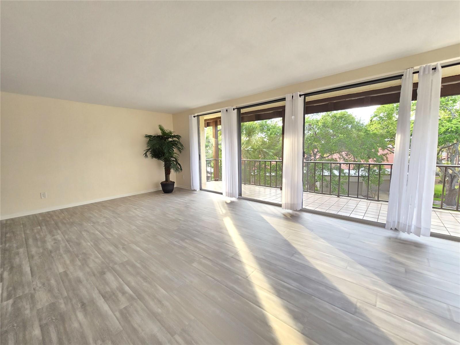 Image 8 of 53 For 3031 Countryside Boulevard 35c