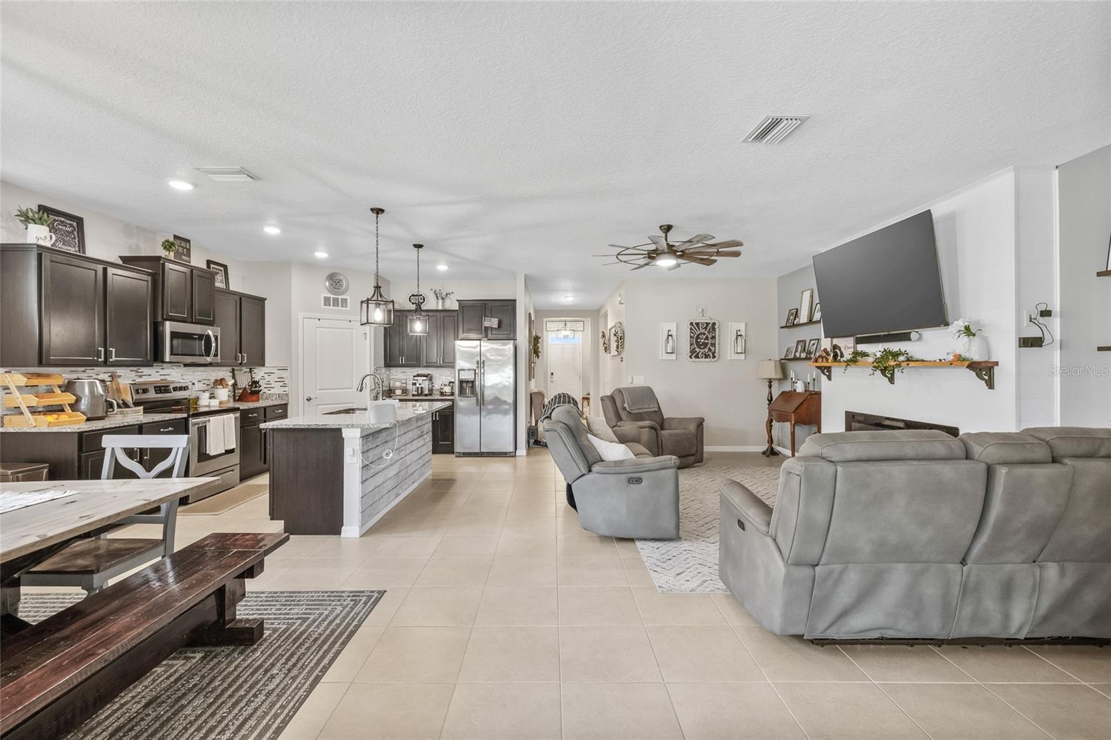 Image 5 of 36 For 13675 Paddington Way