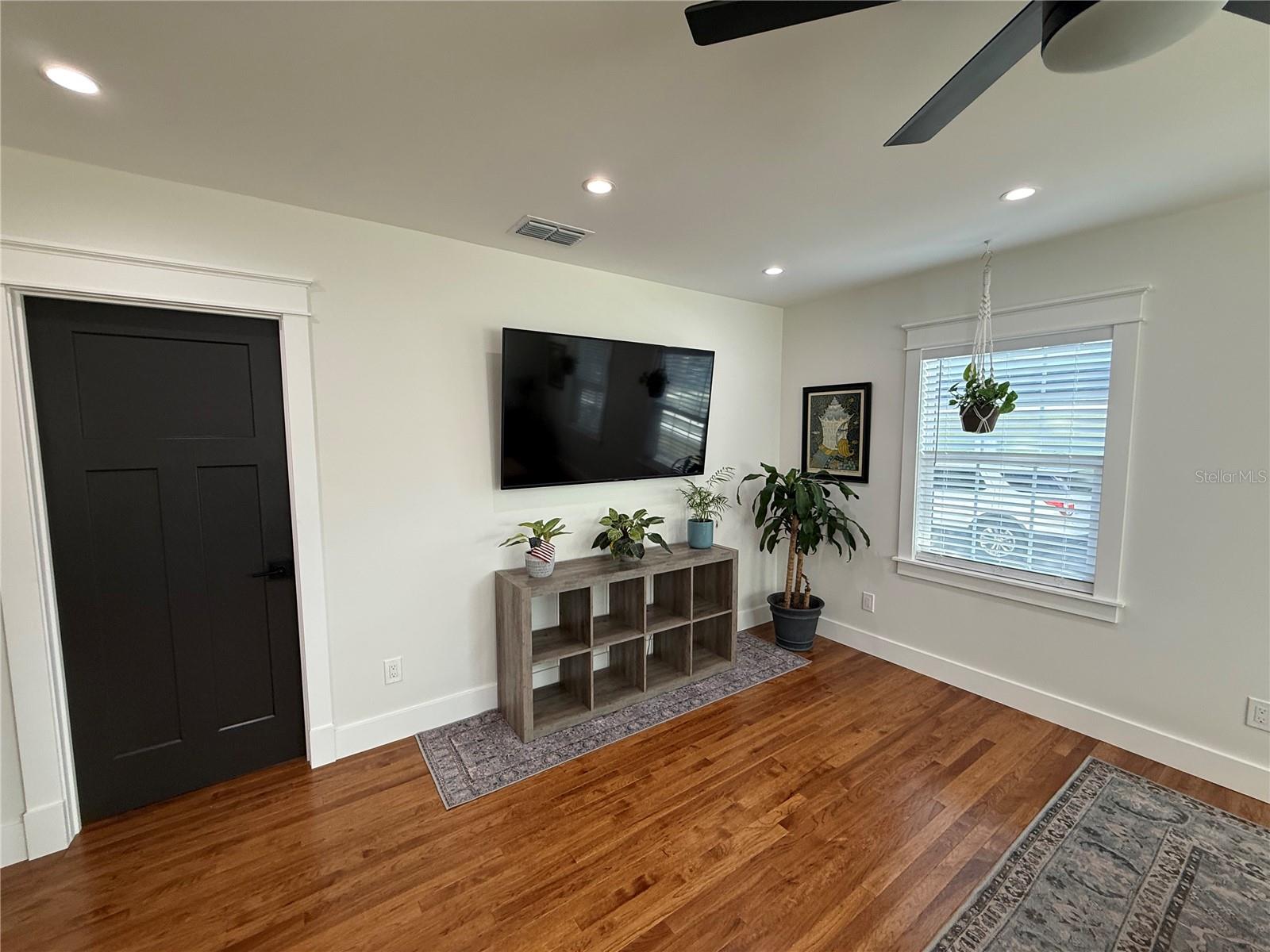 Image 11 of 26 For 6007 Central Avenue