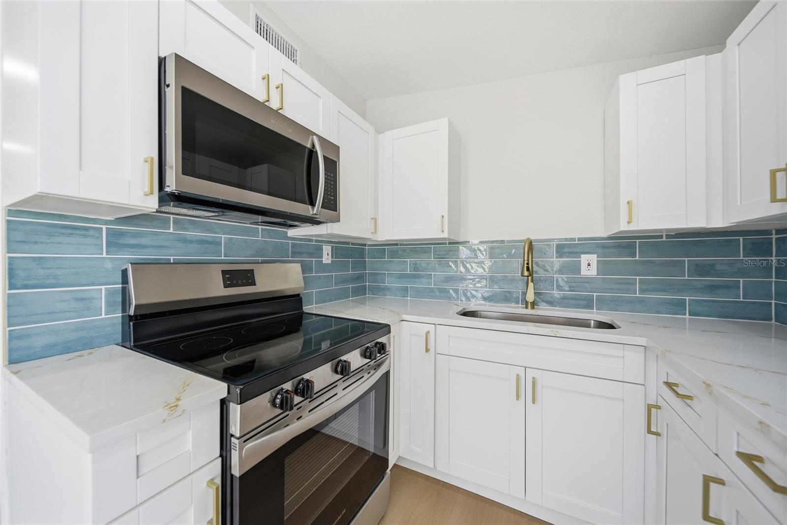 Image 10 of 23 For 5021 87th Street