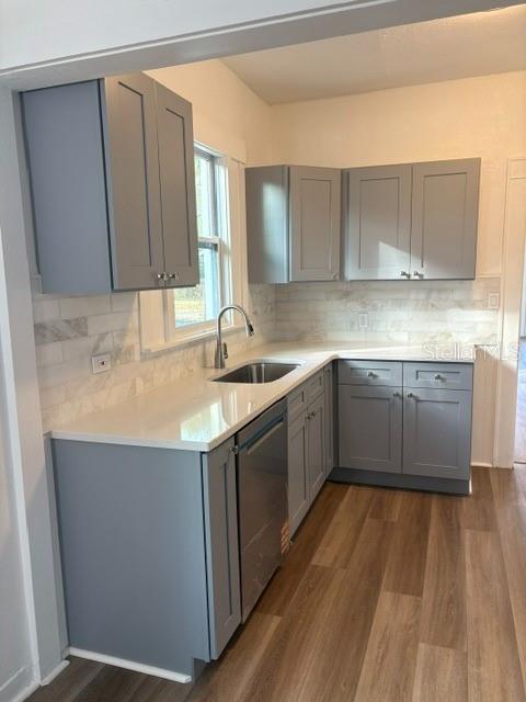 Image 13 of 28 For 911 Hart Street