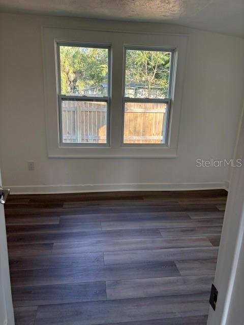 Image 18 of 28 For 911 Hart Street