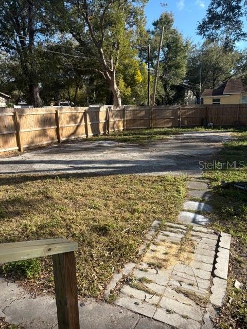 Image 22 of 28 For 911 Hart Street