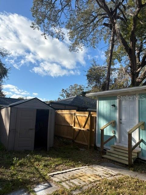 Image 26 of 28 For 911 Hart Street