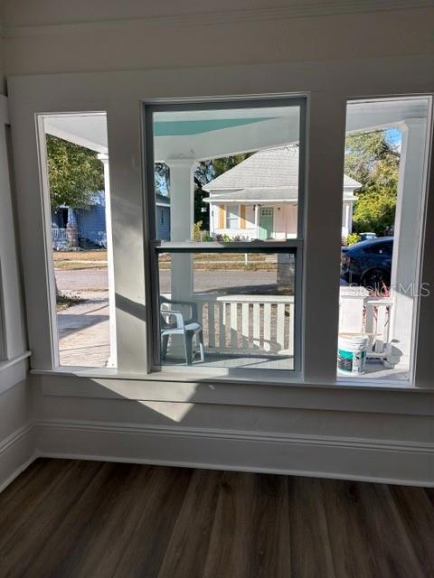 Image 7 of 28 For 911 Hart Street