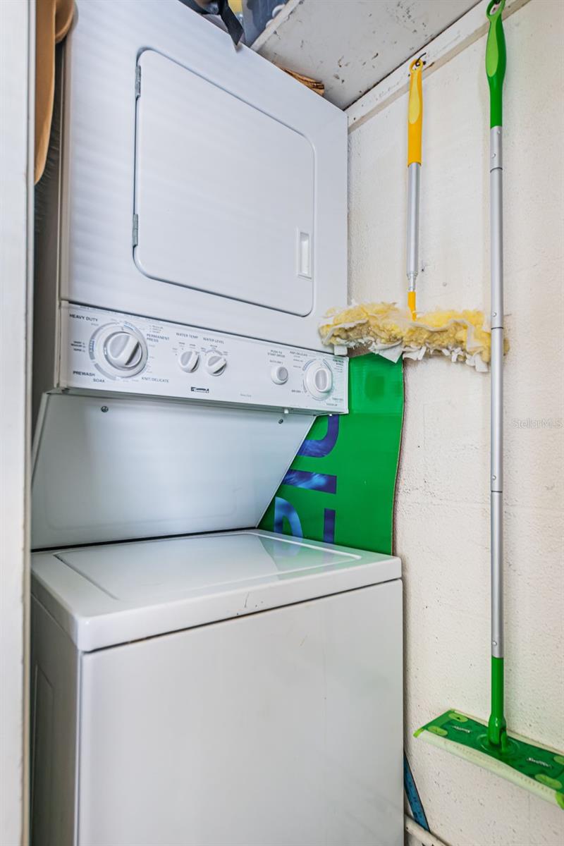 Listing photo id 9 for 5955 18th Street N 7