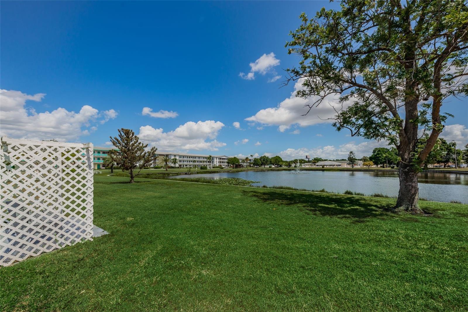 Listing photo id 14 for 5955 18th Street N 7