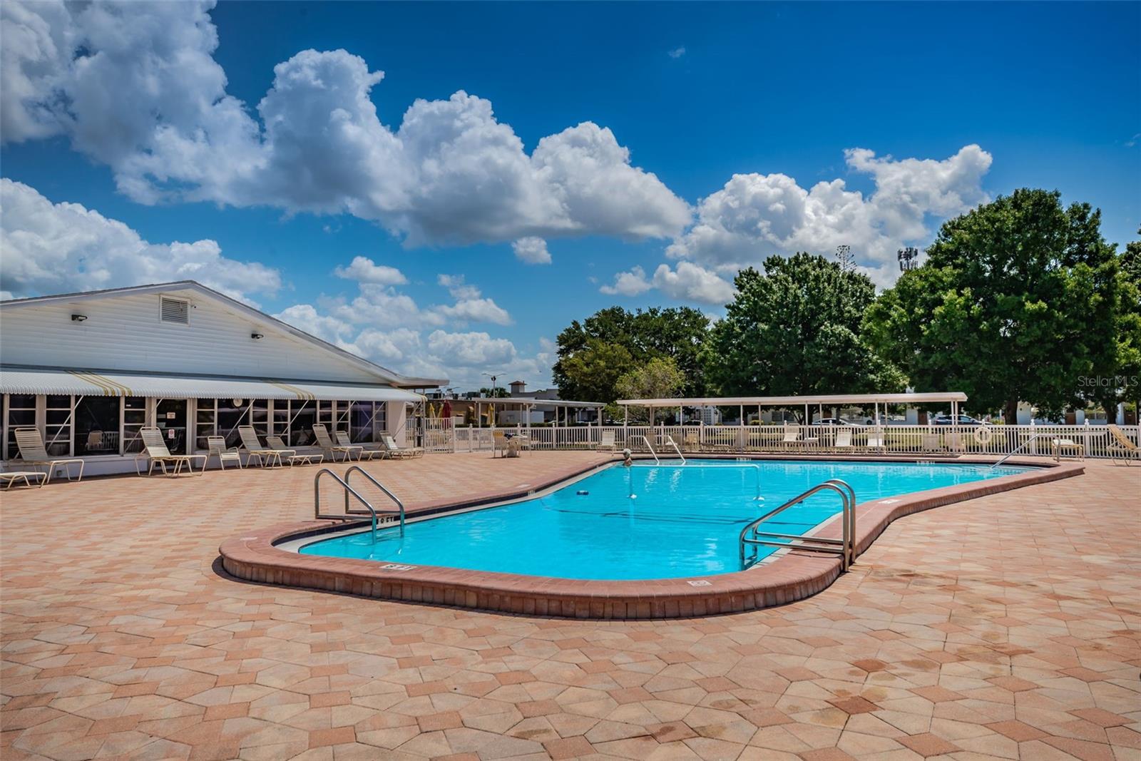 Listing photo id 15 for 5955 18th Street N 7