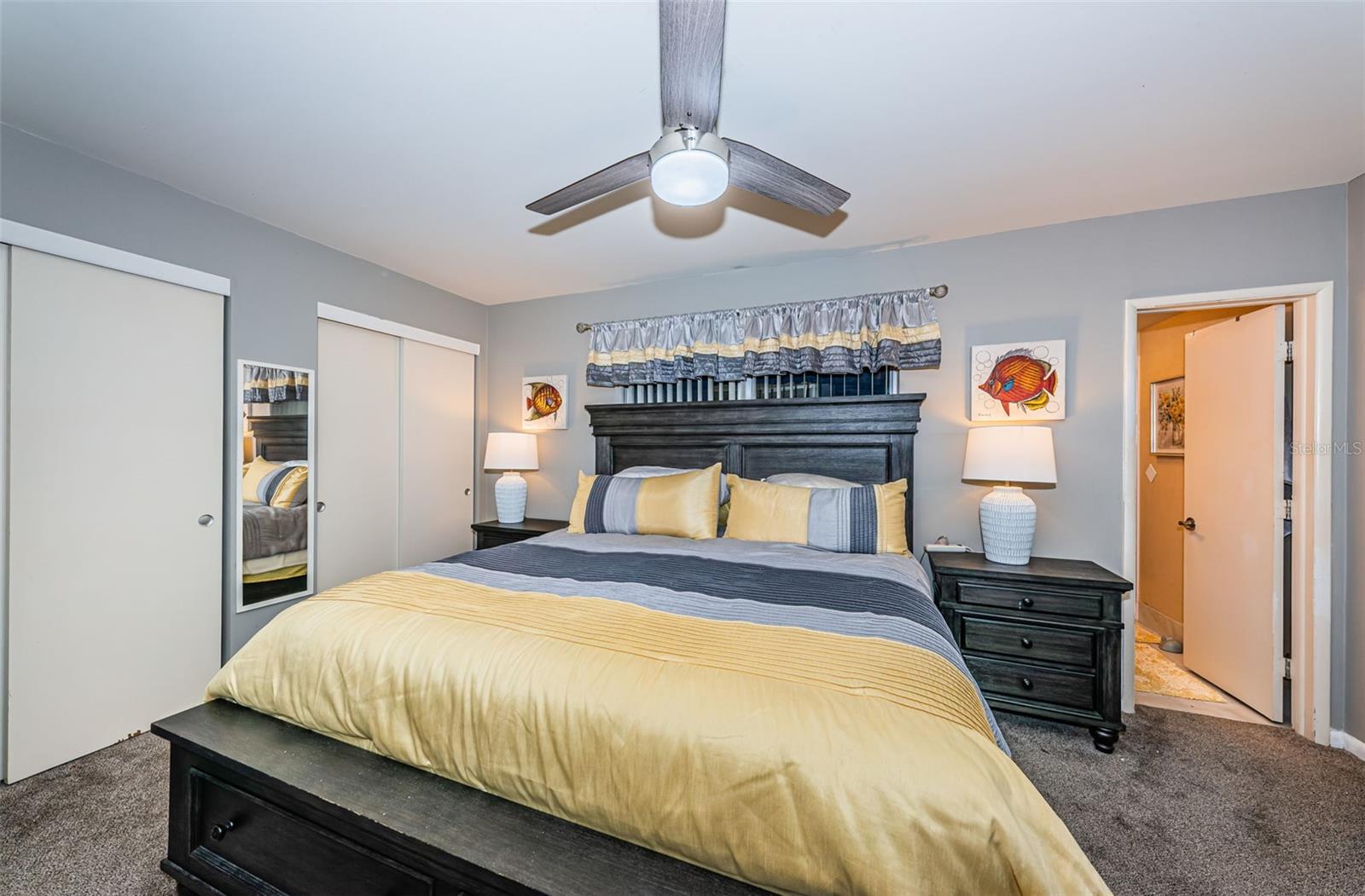 Listing photo id 4 for 5955 18th Street N 7