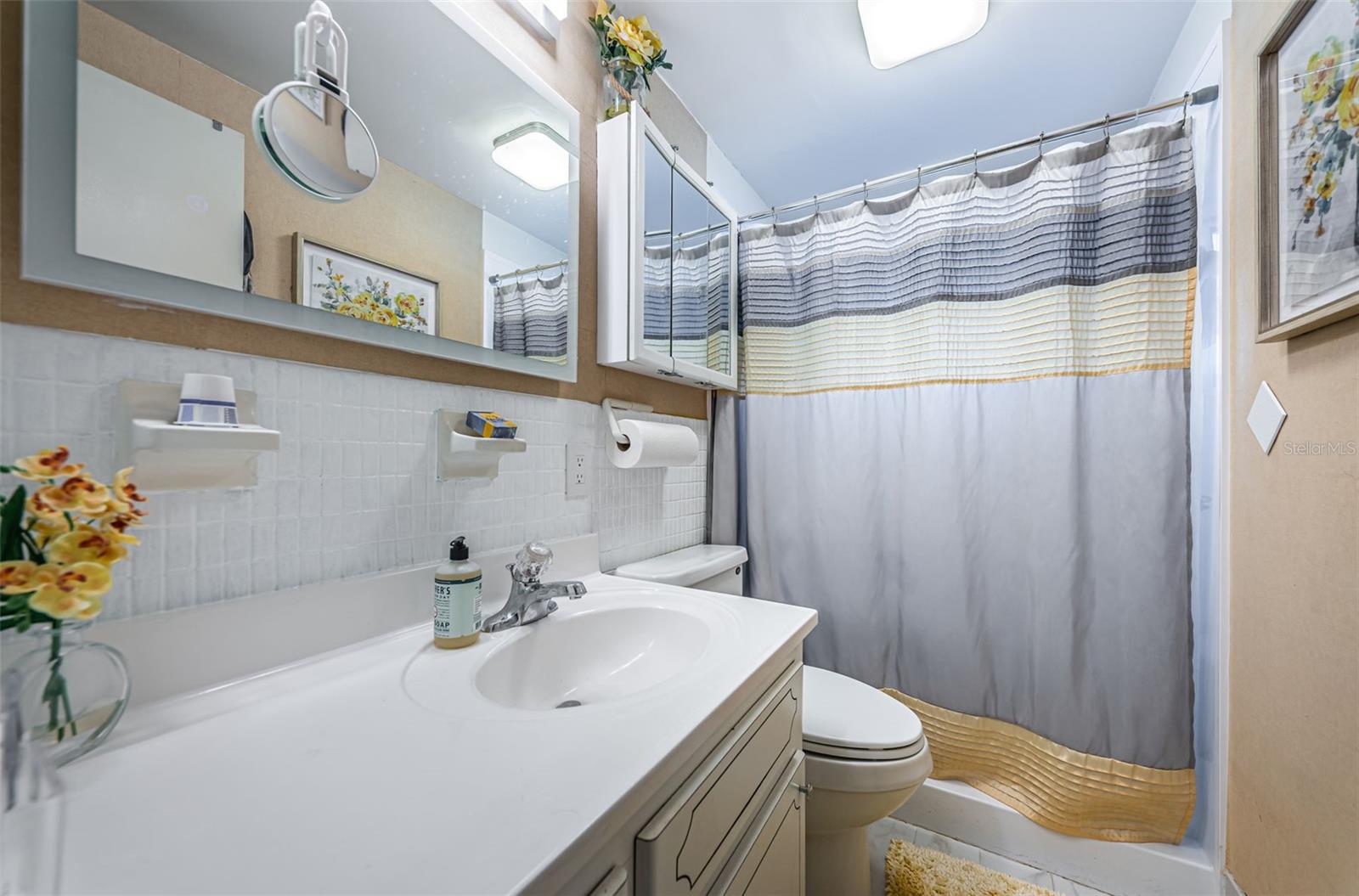 Listing photo id 5 for 5955 18th Street N 7