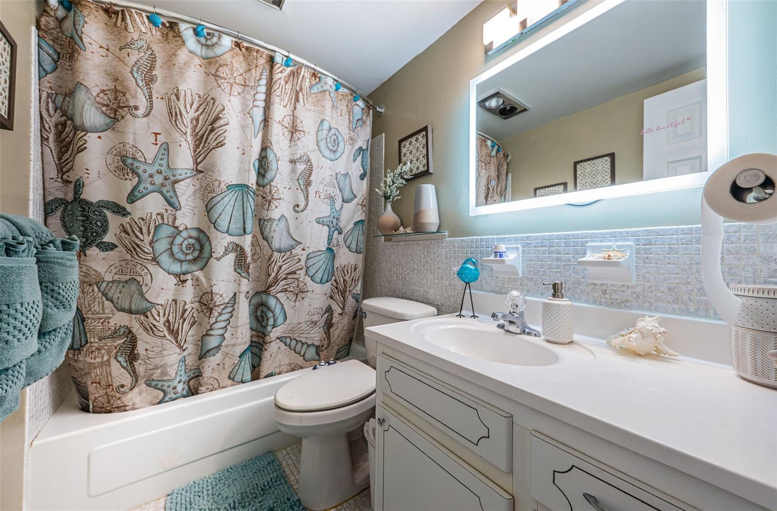 Listing photo id 7 for 5955 18th Street N 7