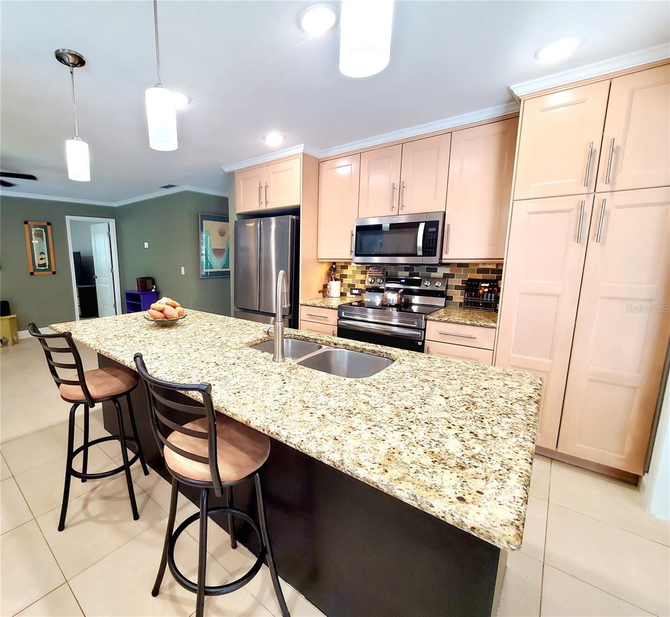 Listing photo id 8 for 804 Robin Avenue