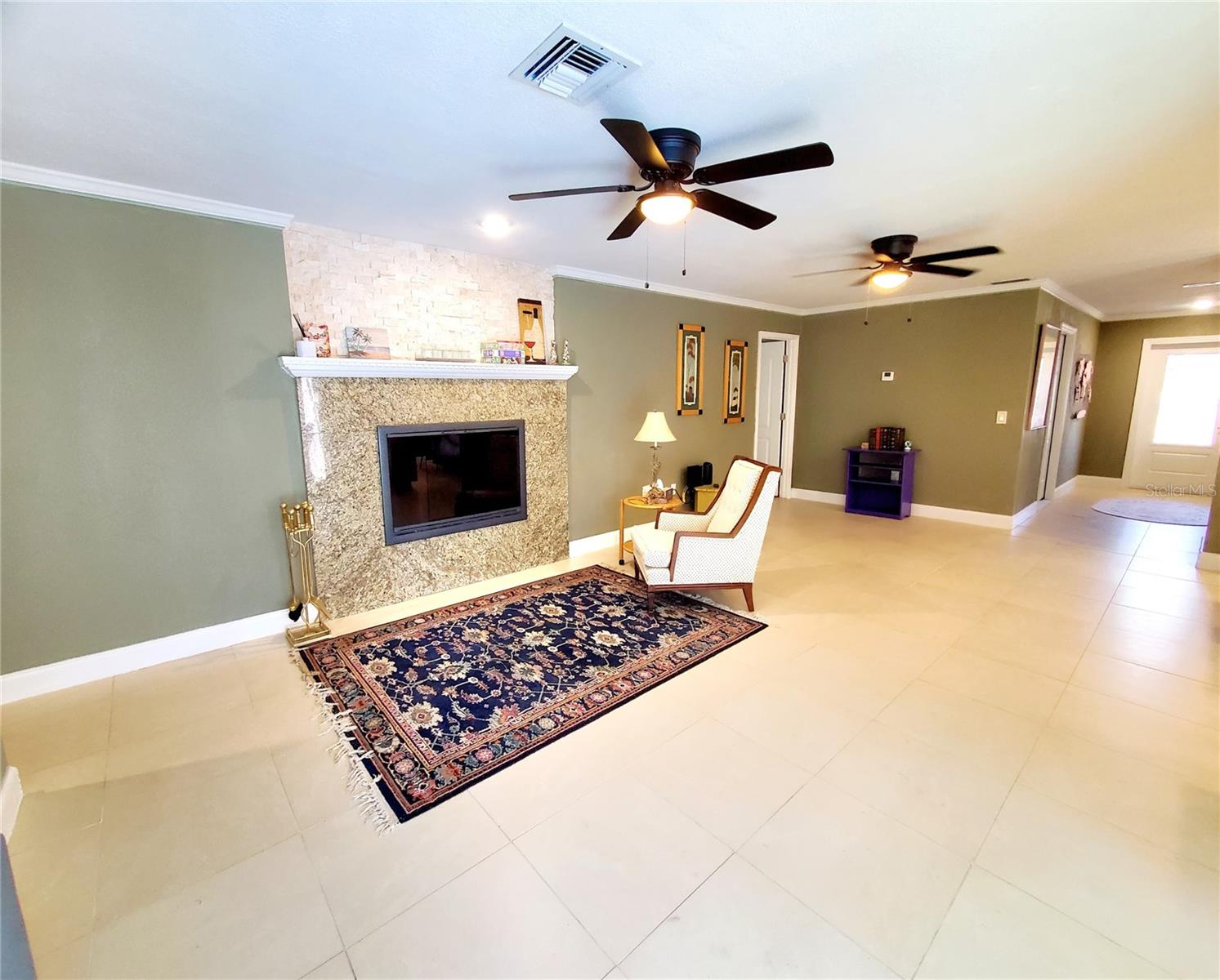 Listing photo id 16 for 804 Robin Avenue