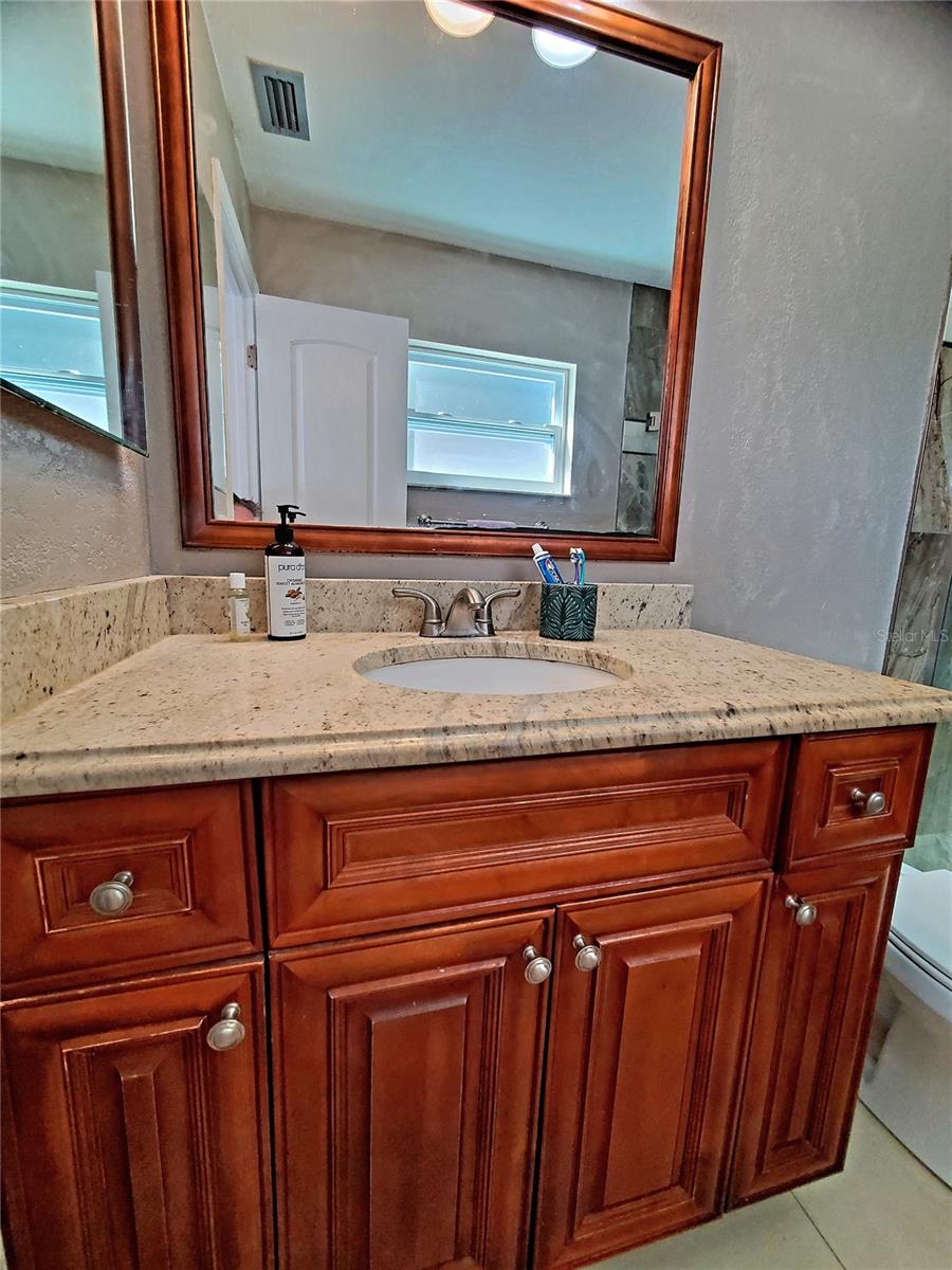 Listing photo id 23 for 804 Robin Avenue