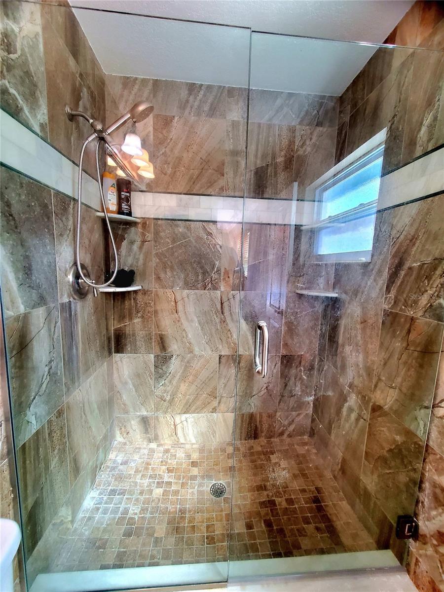 Listing photo id 24 for 804 Robin Avenue