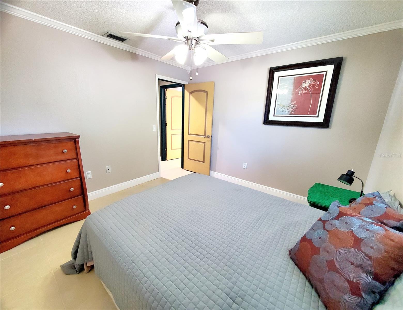 Listing photo id 34 for 804 Robin Avenue