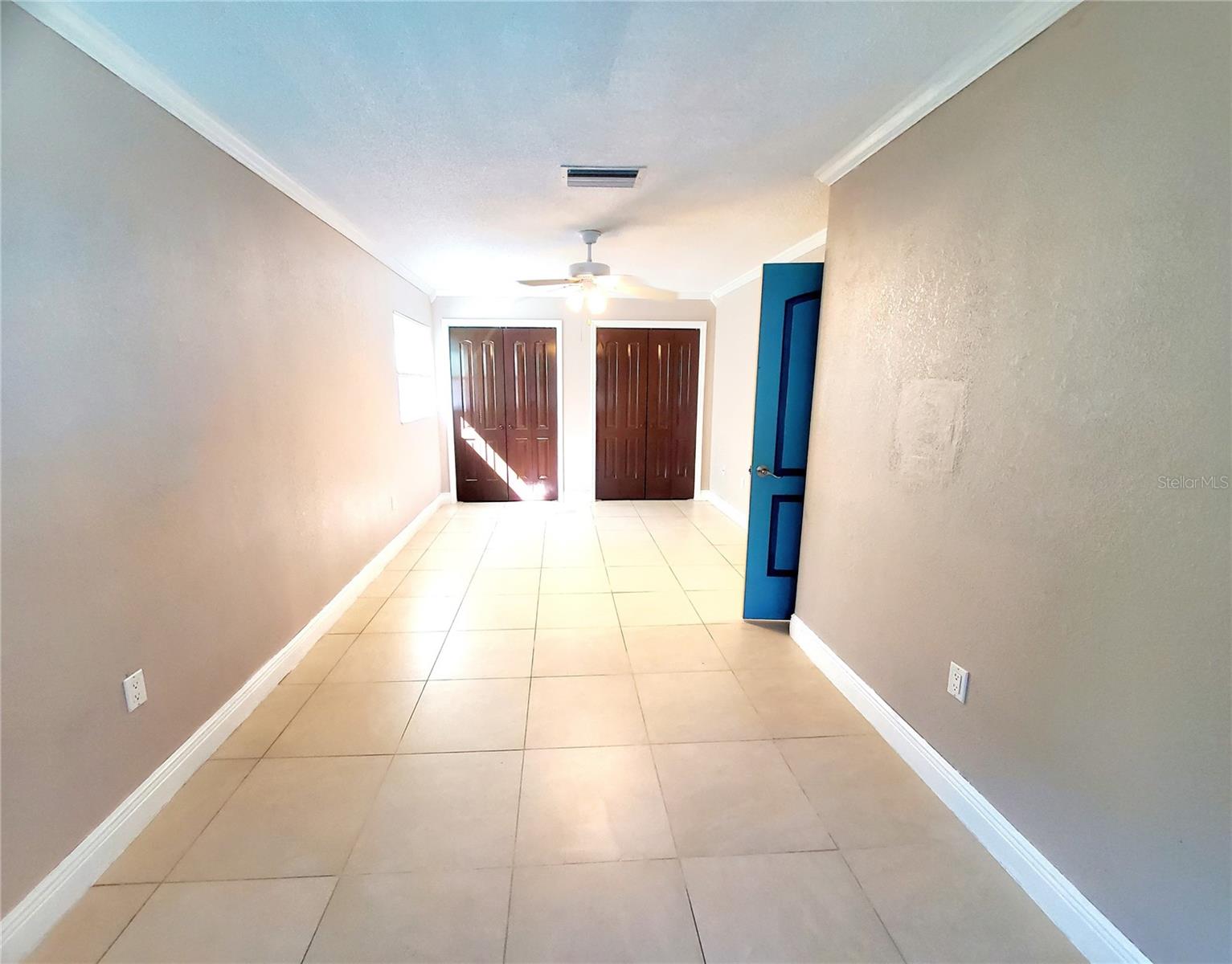 Listing photo id 37 for 804 Robin Avenue