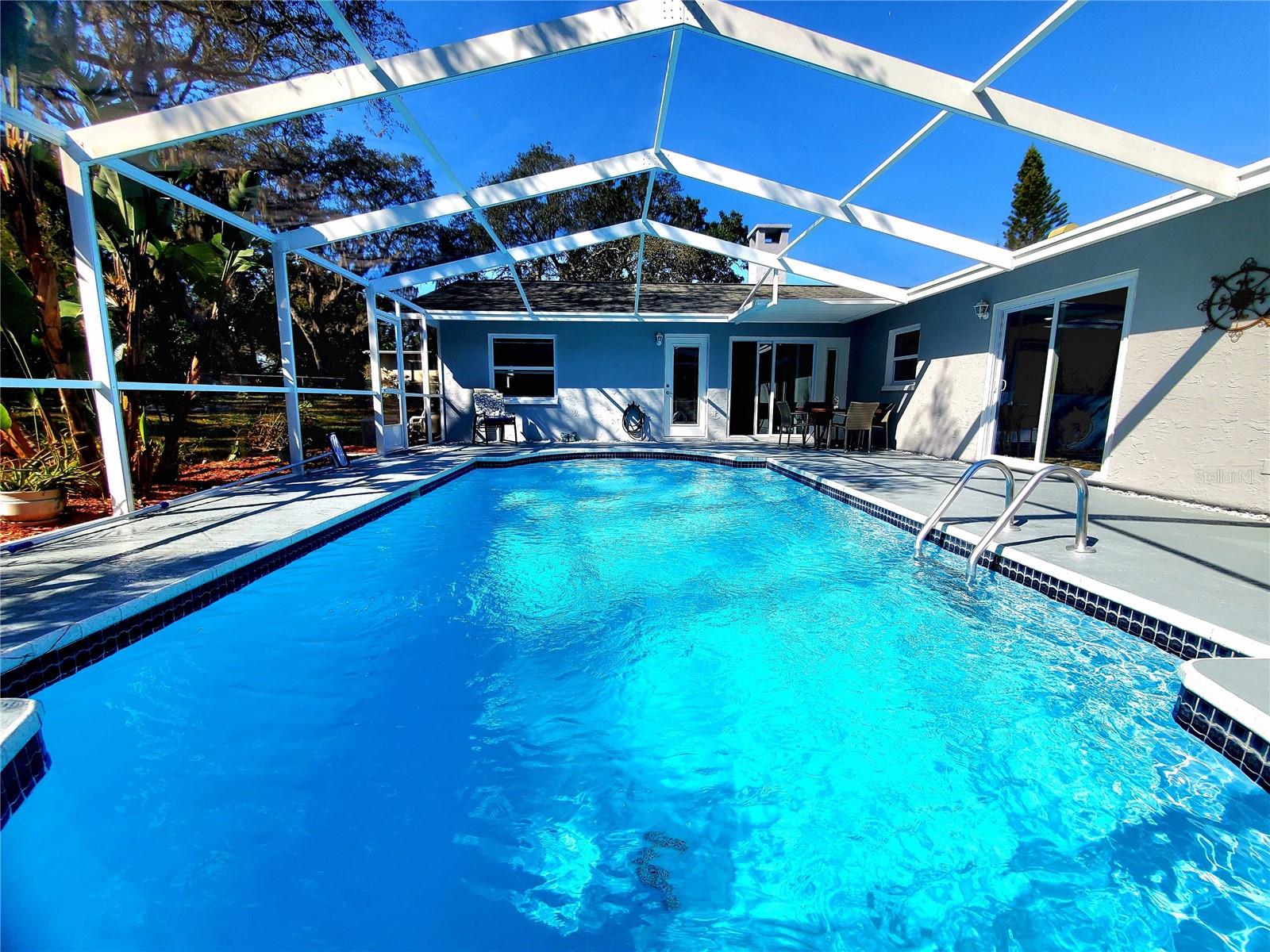 Listing photo id 43 for 804 Robin Avenue