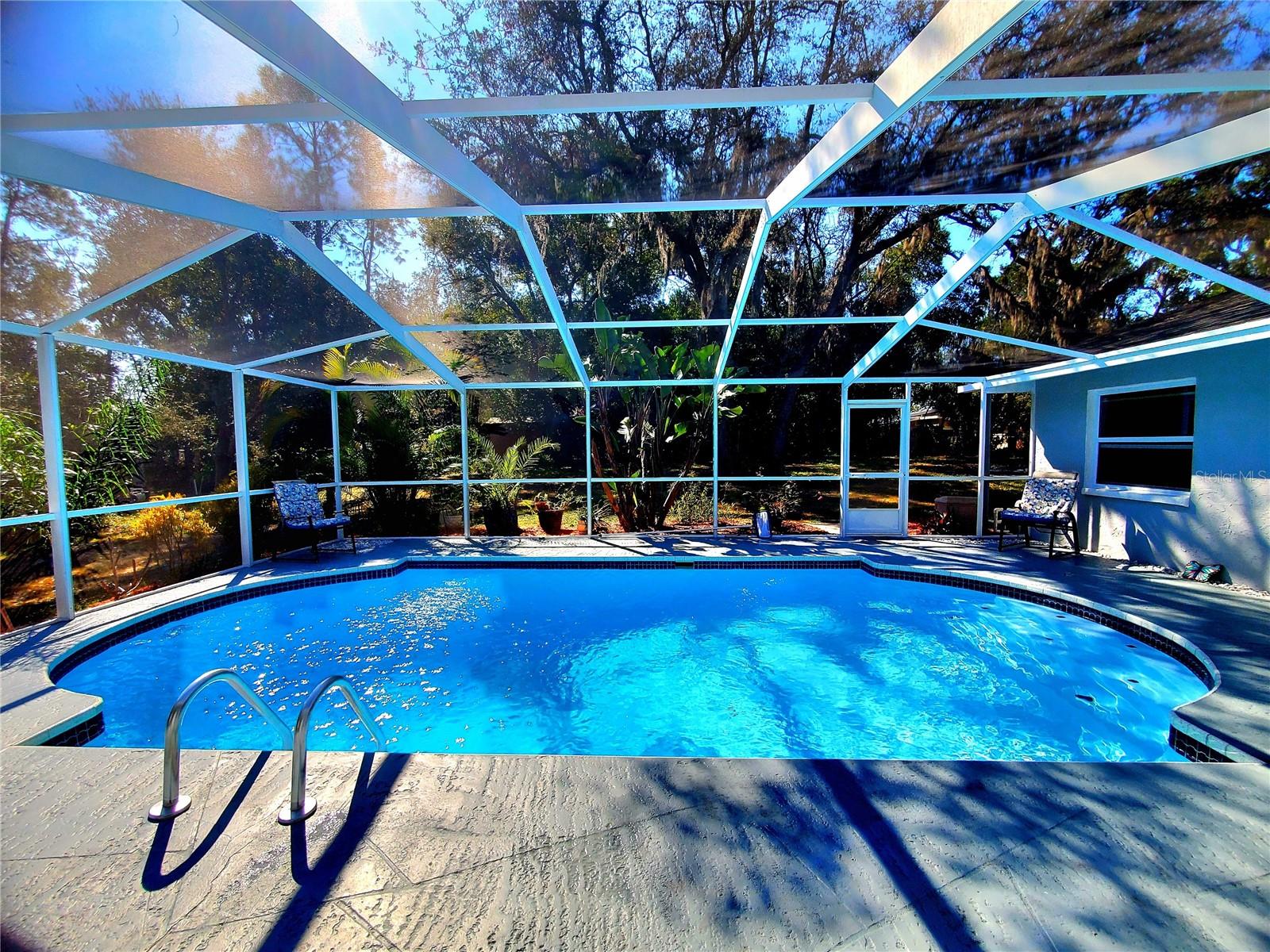 Listing photo id 46 for 804 Robin Avenue