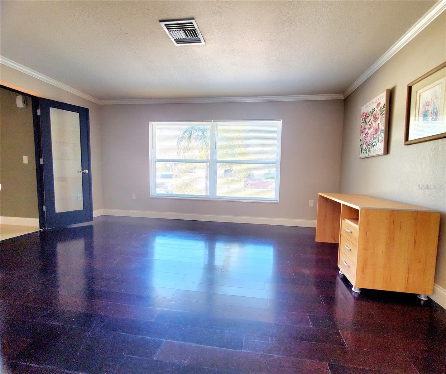 Listing photo id 3 for 804 Robin Avenue