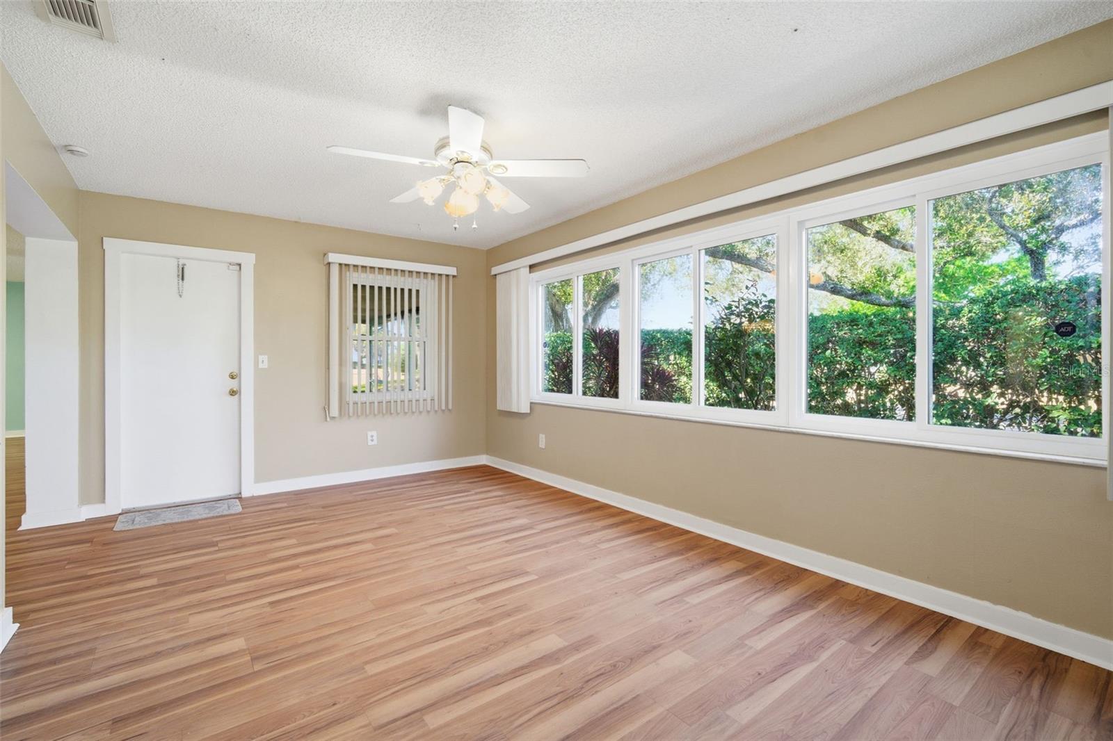 Image 18 of 35 For 2101 Hailstone Circle 0