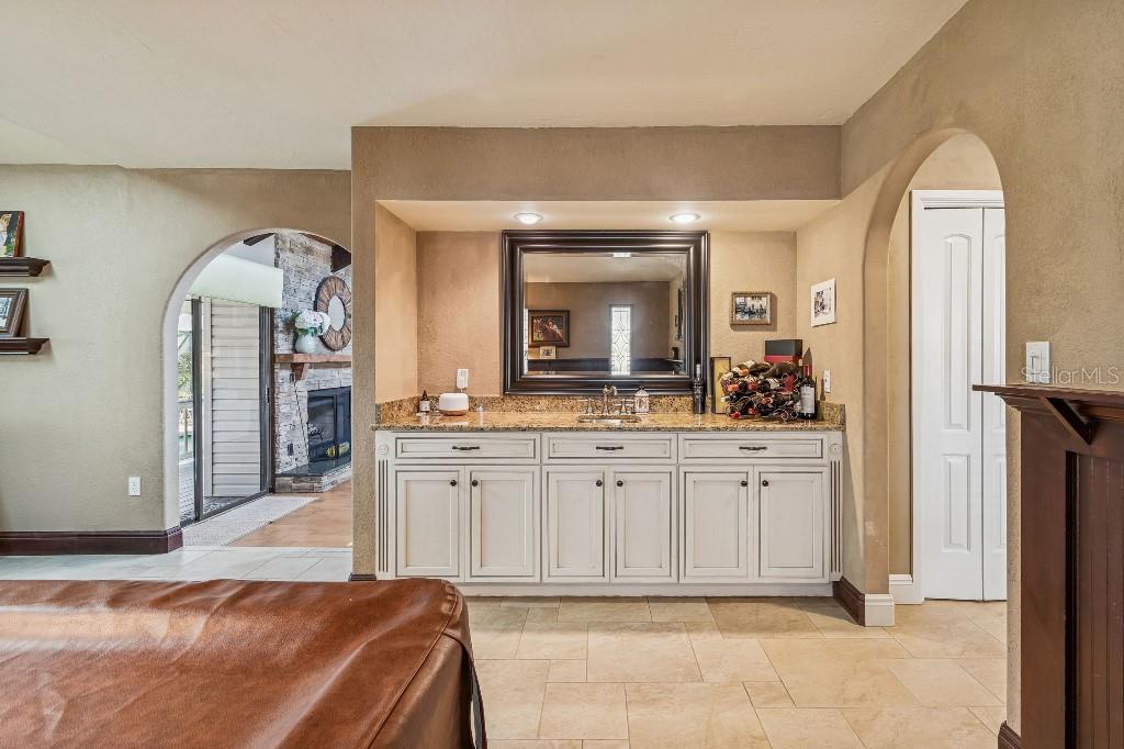 Listing photo id 18 for 3803 Bayside Circle