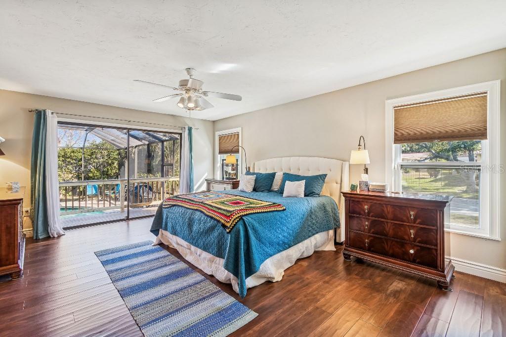 Listing photo id 2 for 3803 Bayside Circle