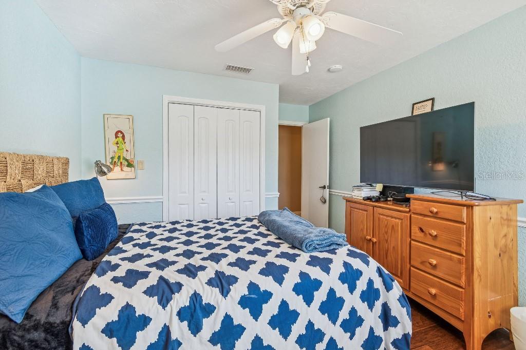 Listing photo id 3 for 3803 Bayside Circle