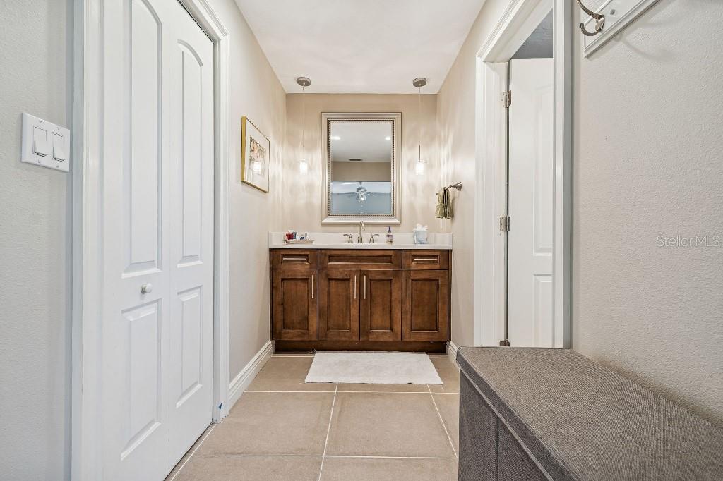 Listing photo id 6 for 3803 Bayside Circle