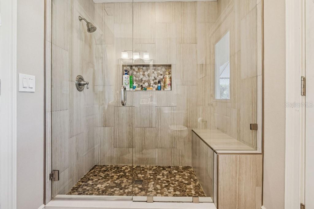 Listing photo id 7 for 3803 Bayside Circle