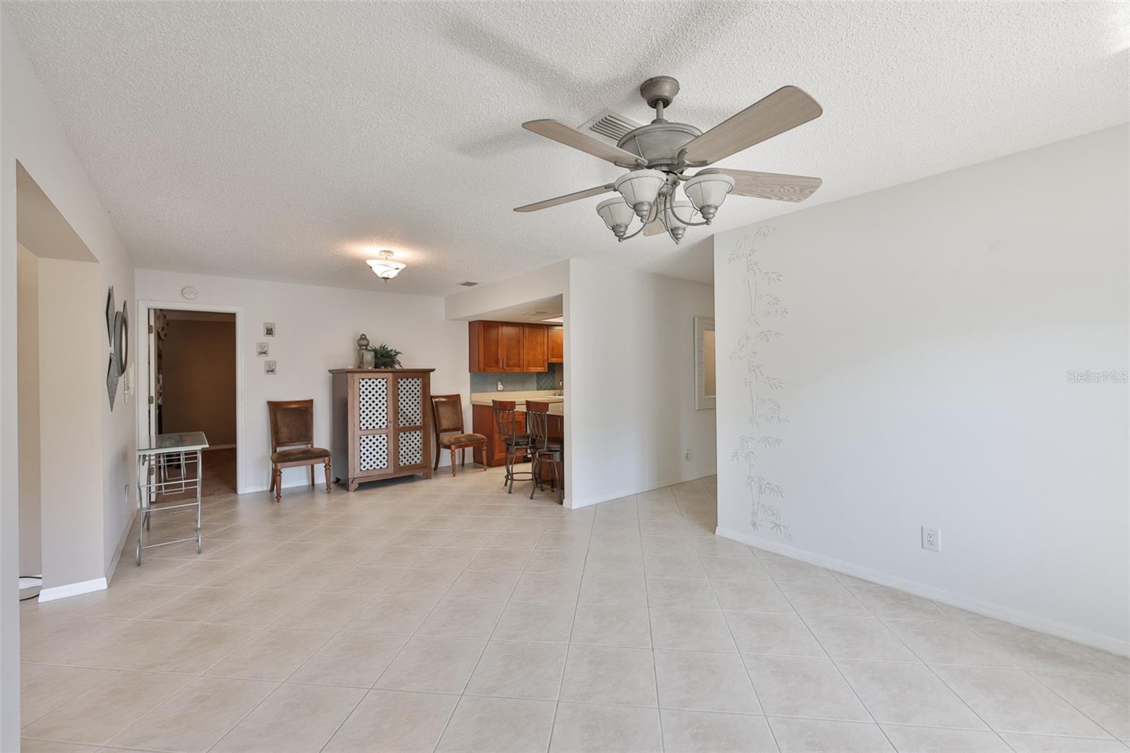 Image 10 of 46 For 2035 Hampstead Circle