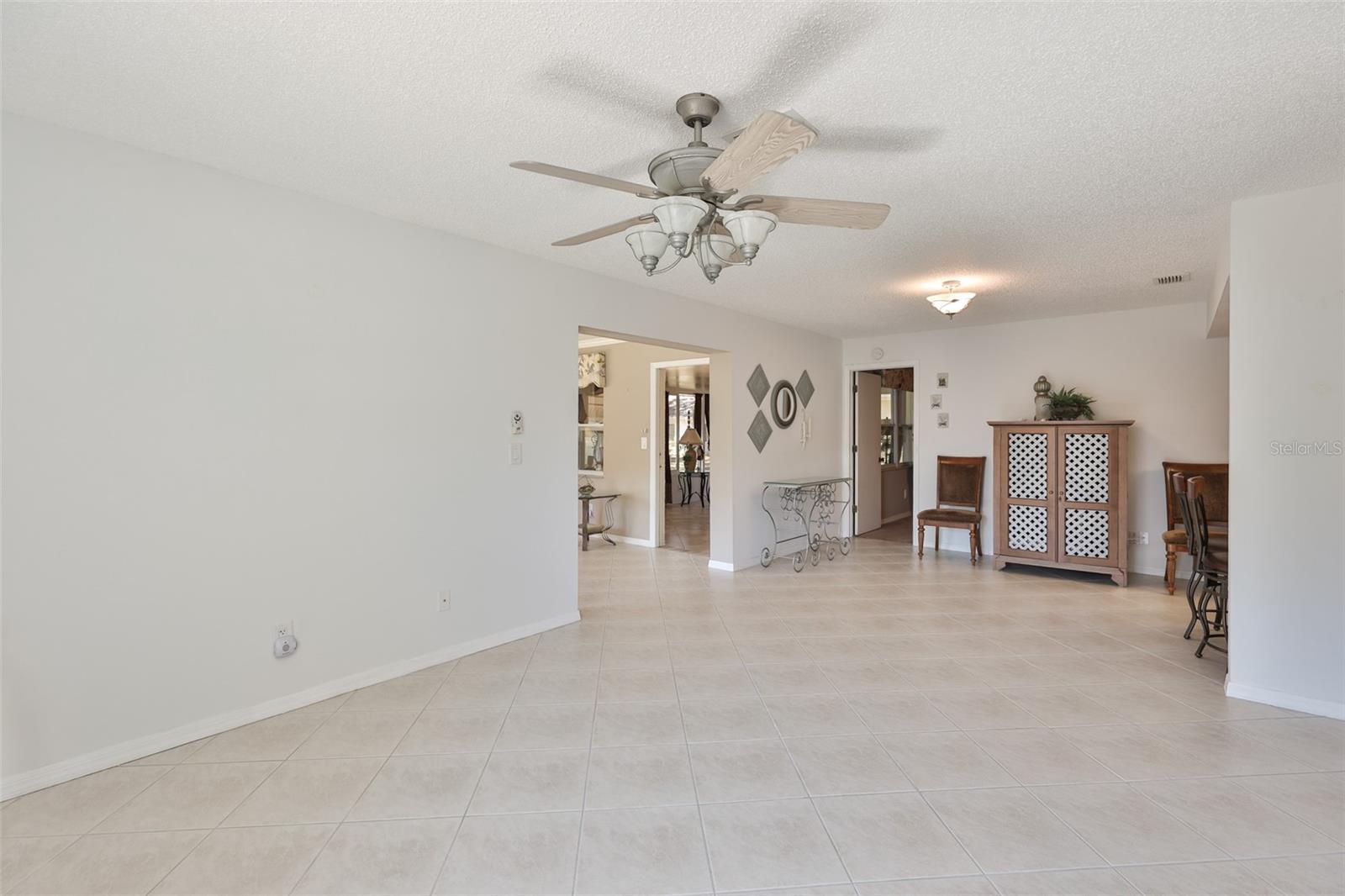 Image 12 of 46 For 2035 Hampstead Circle