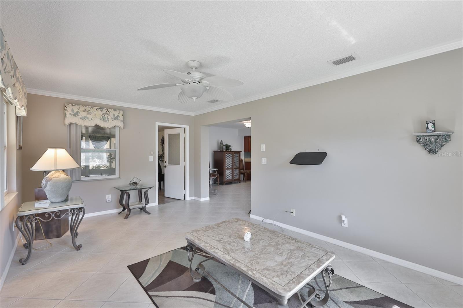 Image 14 of 46 For 2035 Hampstead Circle