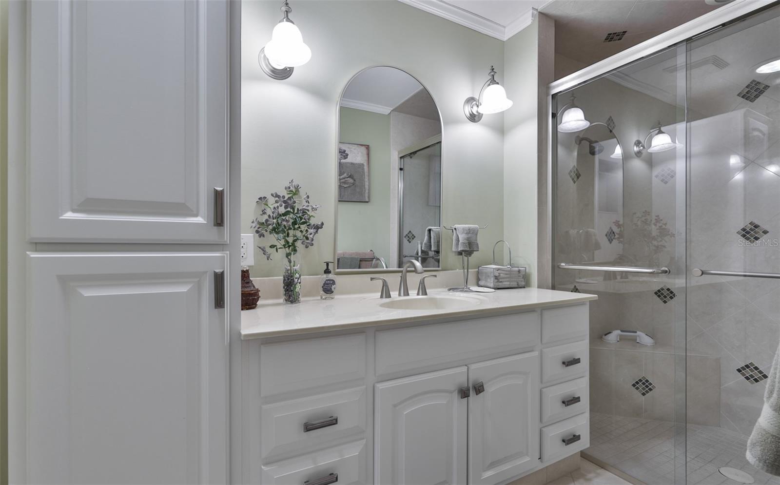 Image 19 of 46 For 2035 Hampstead Circle