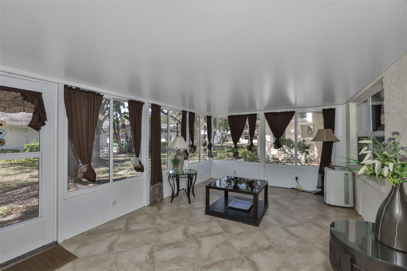 Image 24 of 46 For 2035 Hampstead Circle